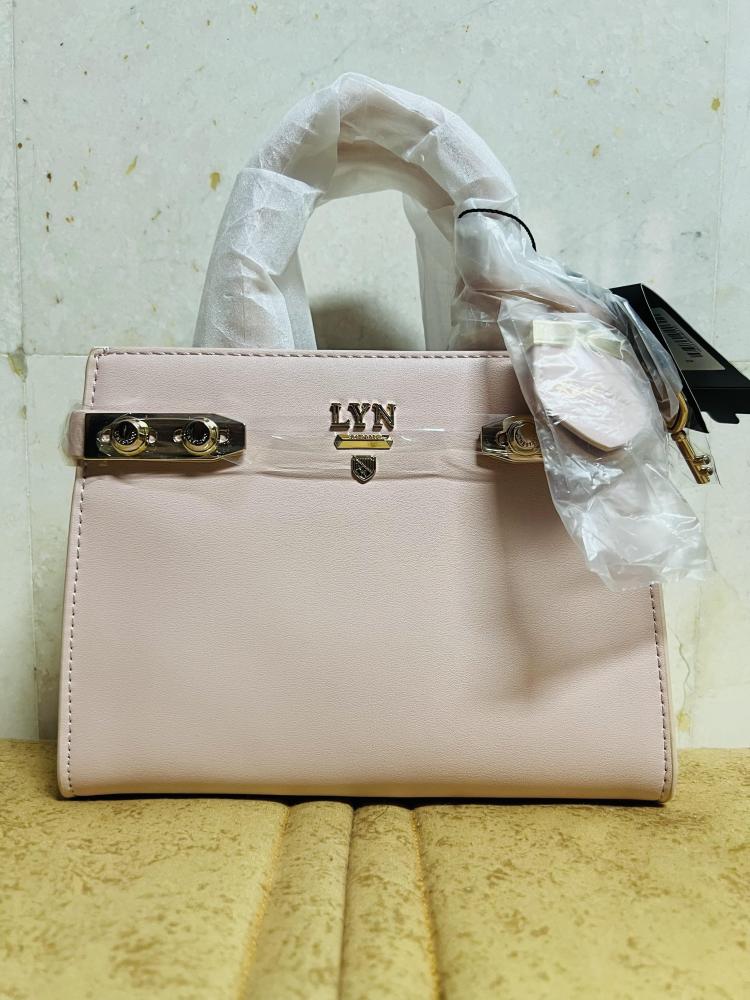 LYN バッグ